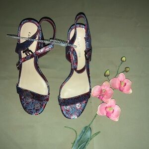 🎎 burgundy with blue flowers